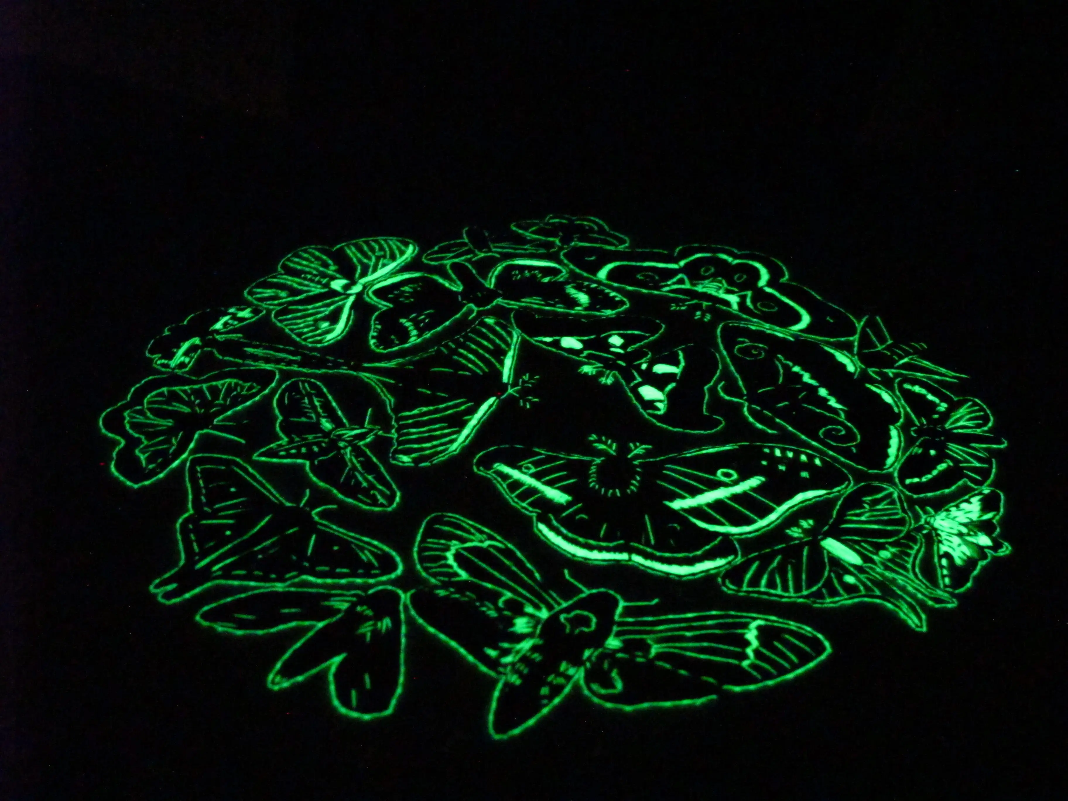 luminous embroidery thread/glow in the dark