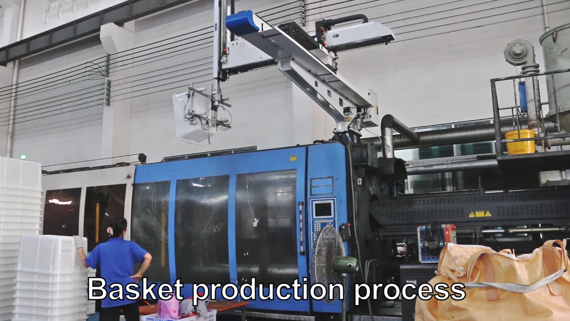 Agricultural Farm Use Plastic Baskets With Metal Handle Supermarket