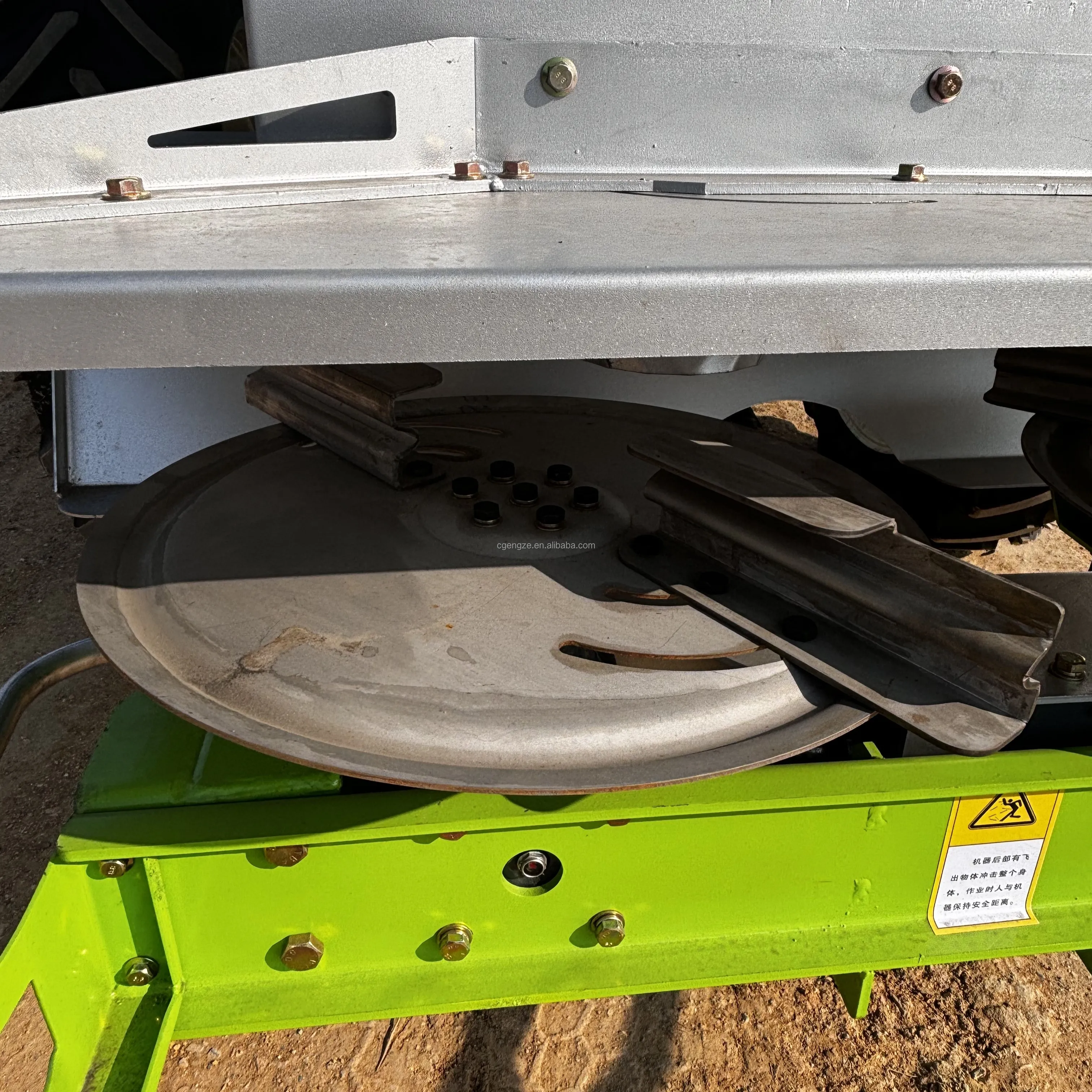 product horizontal double disc spreader for compound granules fertilizer spreader-7