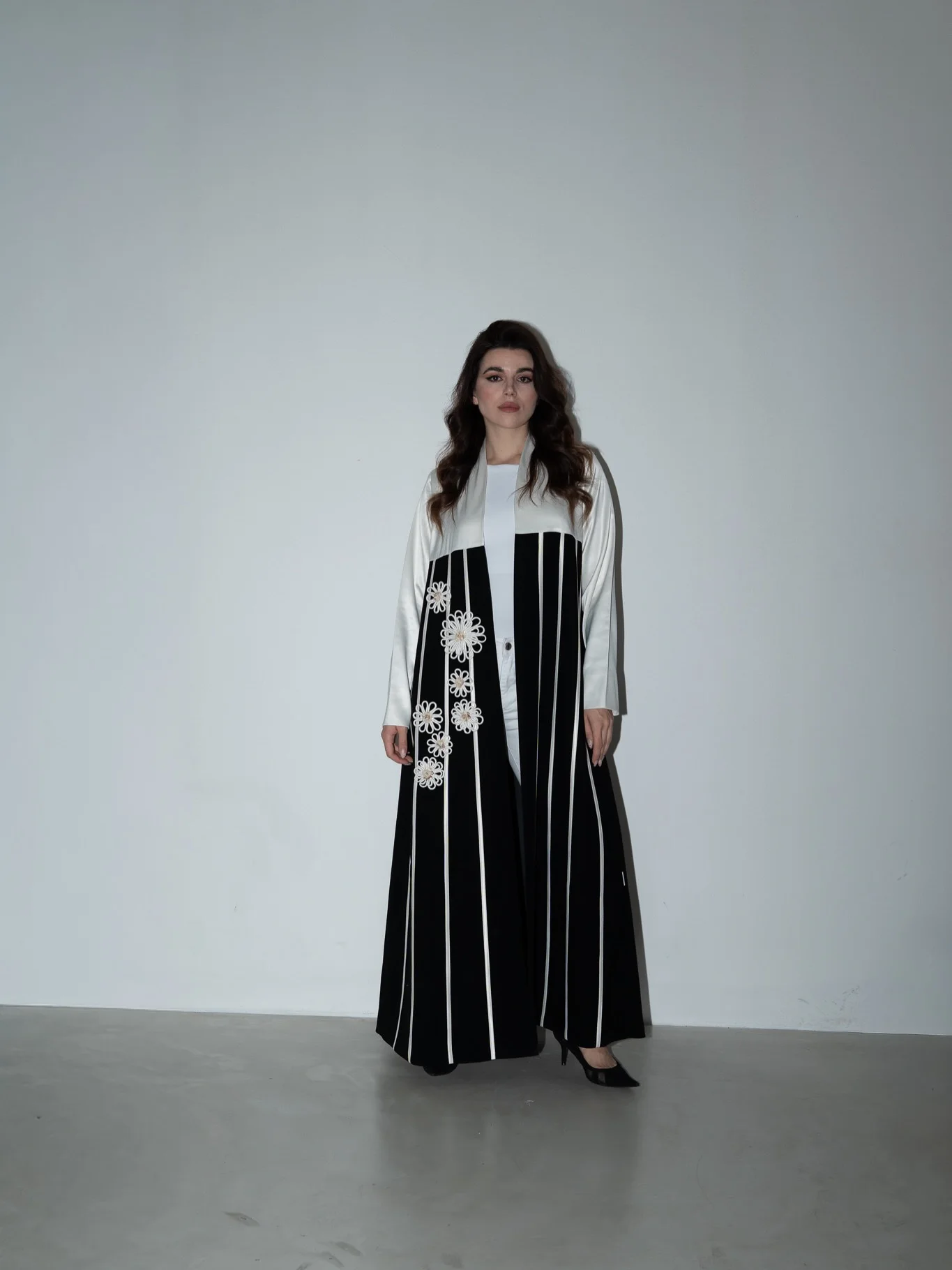Dubai Wholesale Custom Luxury Black White Open Abaya With Floral