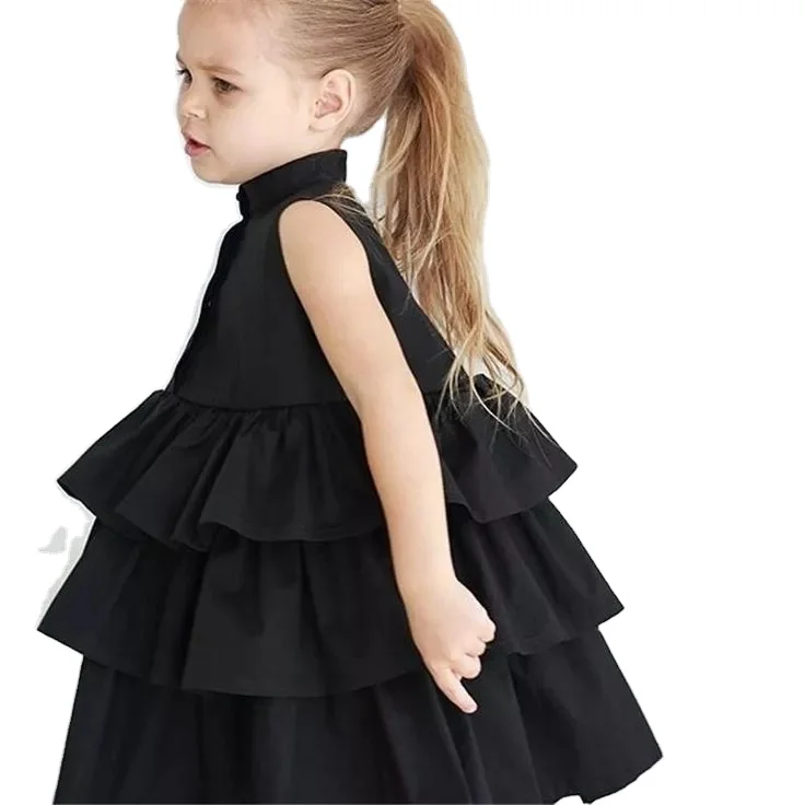 Дети в черном платье