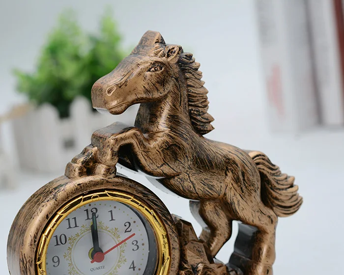 Quartz Analog Alarm Clock Desk Clock with One Horse