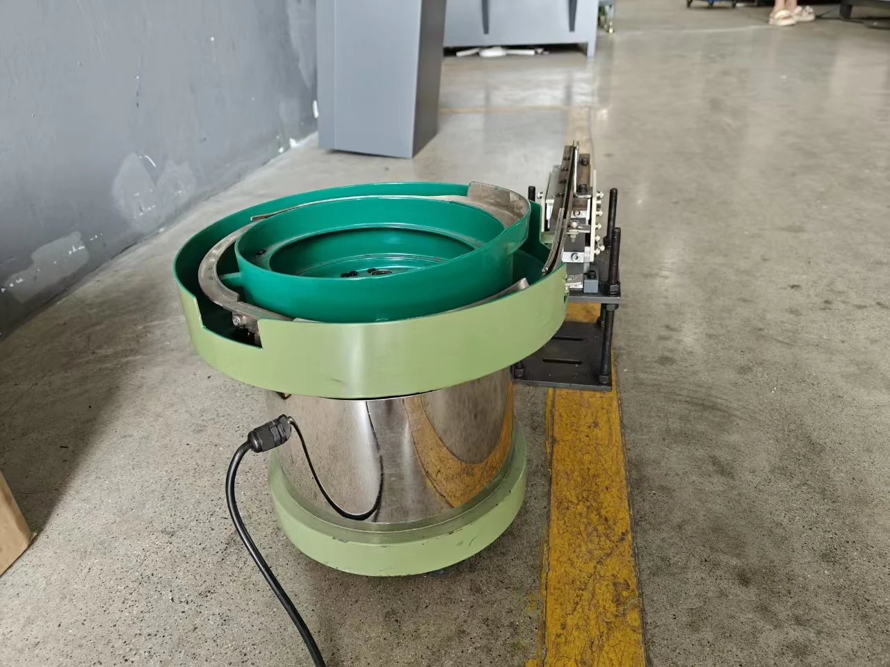 Small Vibratory Bowl Feeder with Linear Vibratory for Little Accessories Bottle Cap Feeder