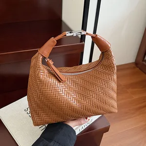 2026 New Woven Simple Crossbody Bag Texture Fashion Versatile PU Leather Gentle Women Handbags Winter Casual  Knitted Bag