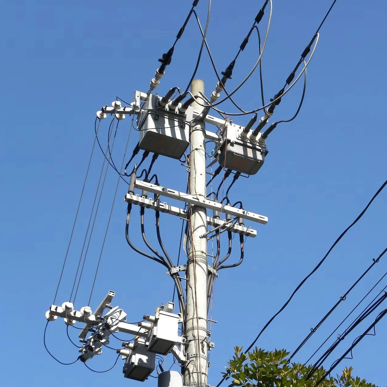 110KV Galvanized Steel Tower Power Distribution Equipment Electric Pole & Transmission Pole Power Pole