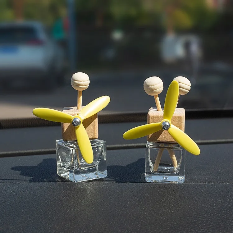 8ML Mini clear Empty Perfume Bottles Transparent Glass Car Perfume Bottle with Small Fan Blade Wooden Cap Clip