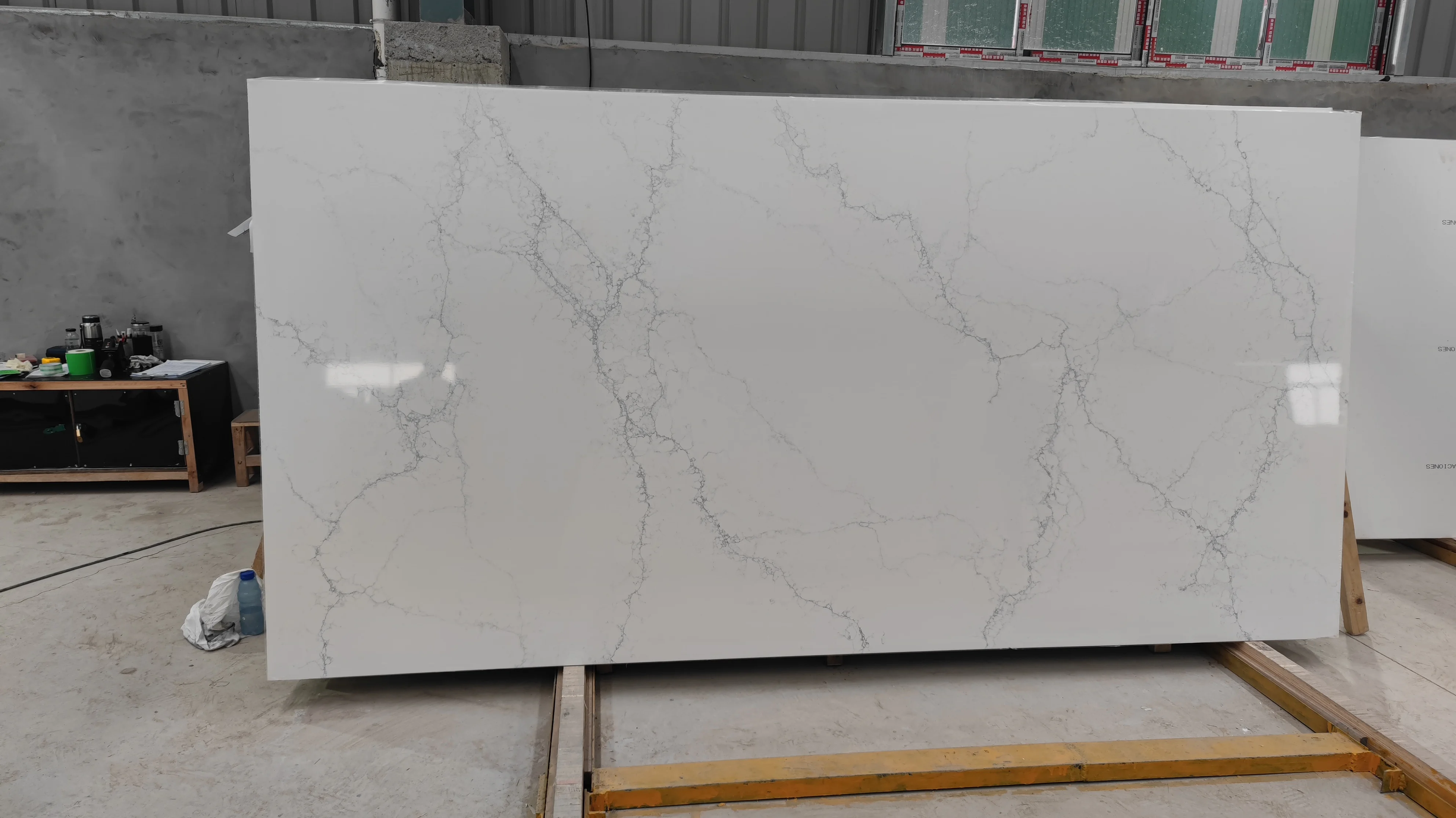Artificial Royal Gold Quartz Stone Sheet Calacatta Gold Quartz Slabs for Countertops Kitchen Hotel