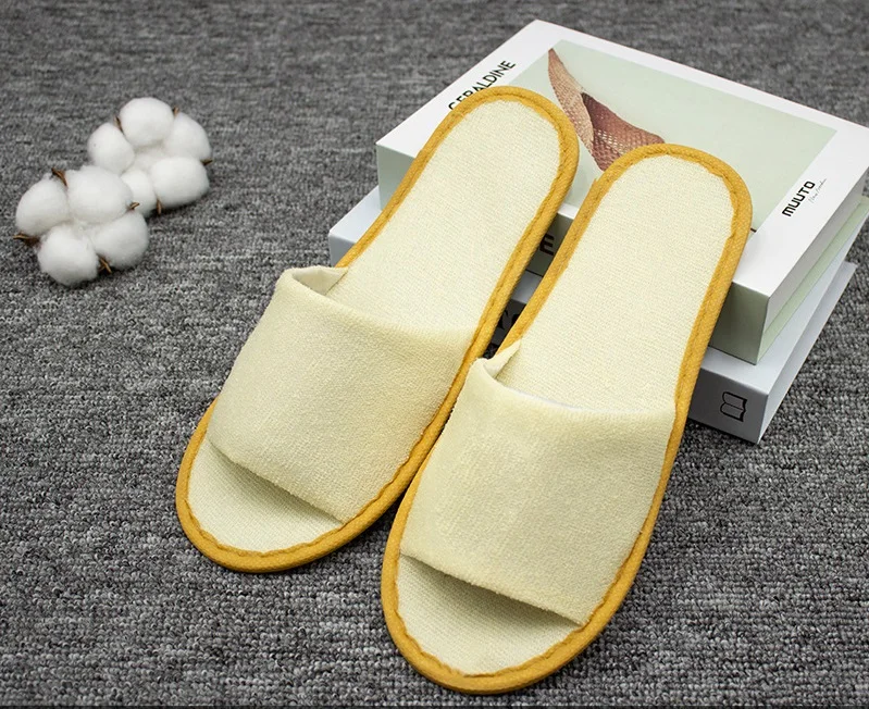 Factory Direct Sales Eco Friendly Black Hotel Slippers Customized Logo