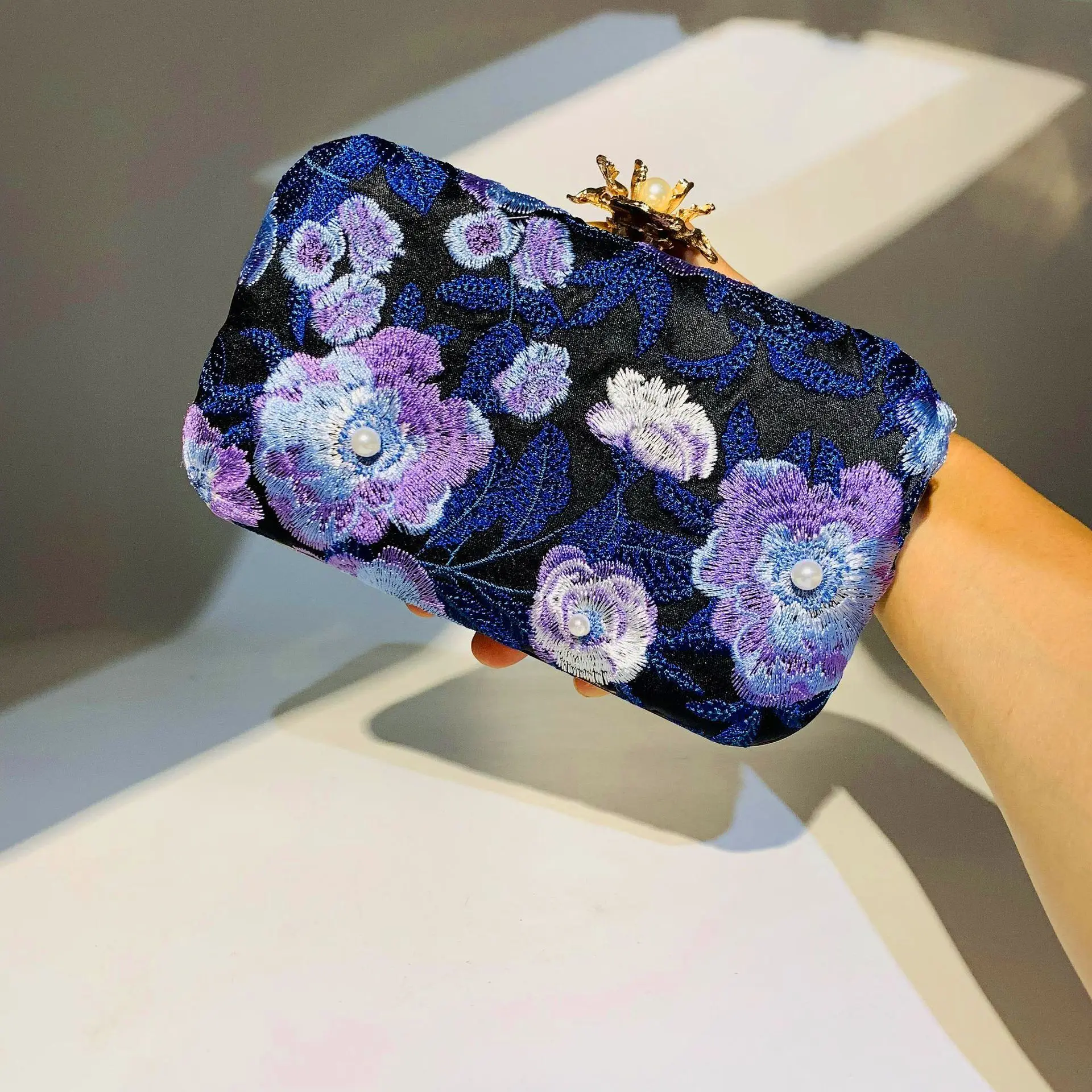 EMBROIDERED FELT PURSE WORKSHOP | Little Lane Workshops | Sydney Creative  Art and Craft Workshops