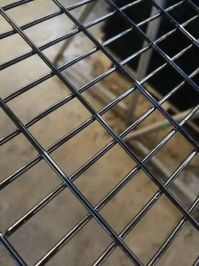 1 2 Inch Hardware Cloth 19 Gauge Black Vinyl Coated Welded Fence Mesh