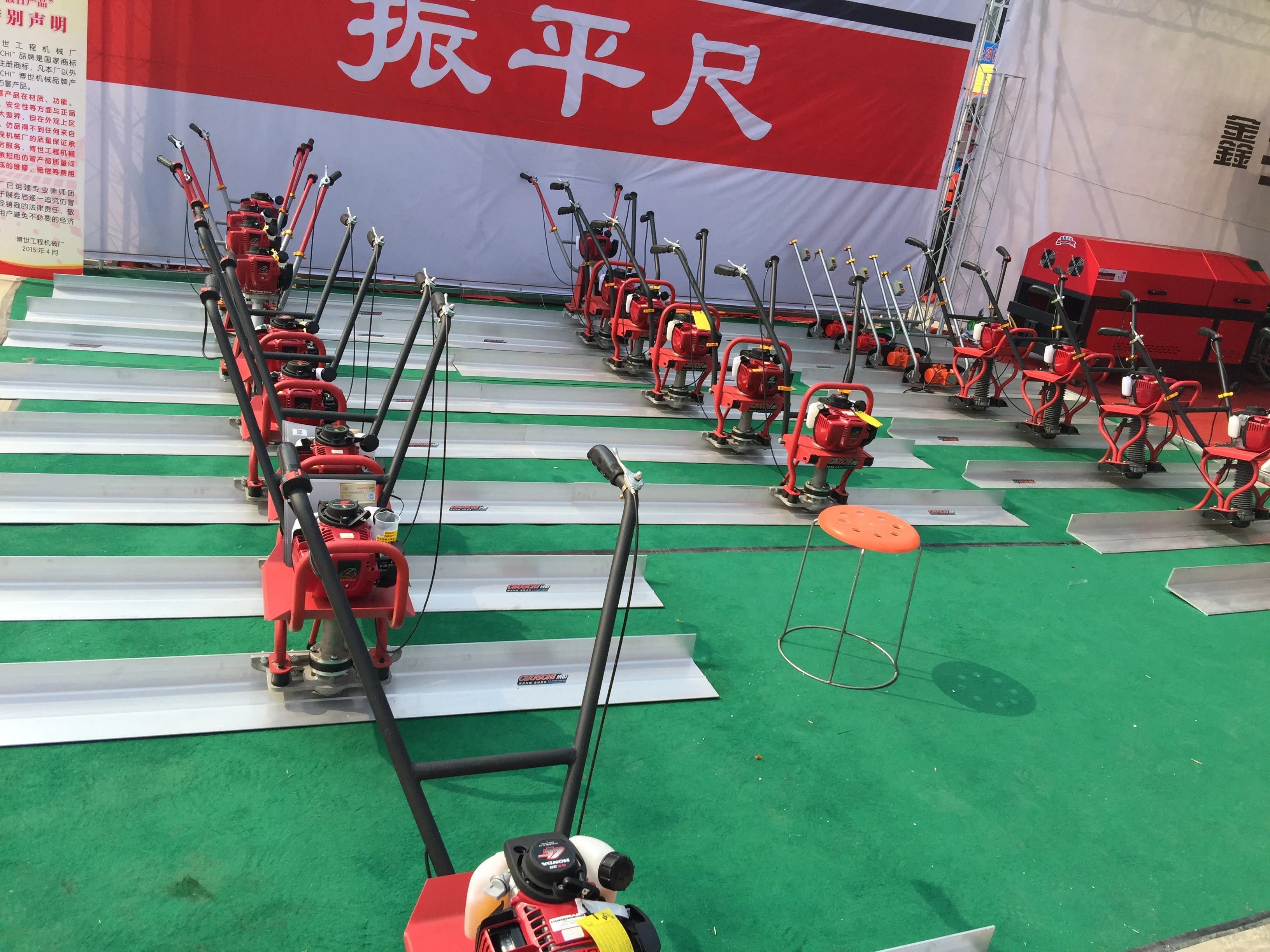 Concrete Vibrating Screed Floor Leveling Machine for Construction Works for Sale