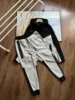 Gris negro
