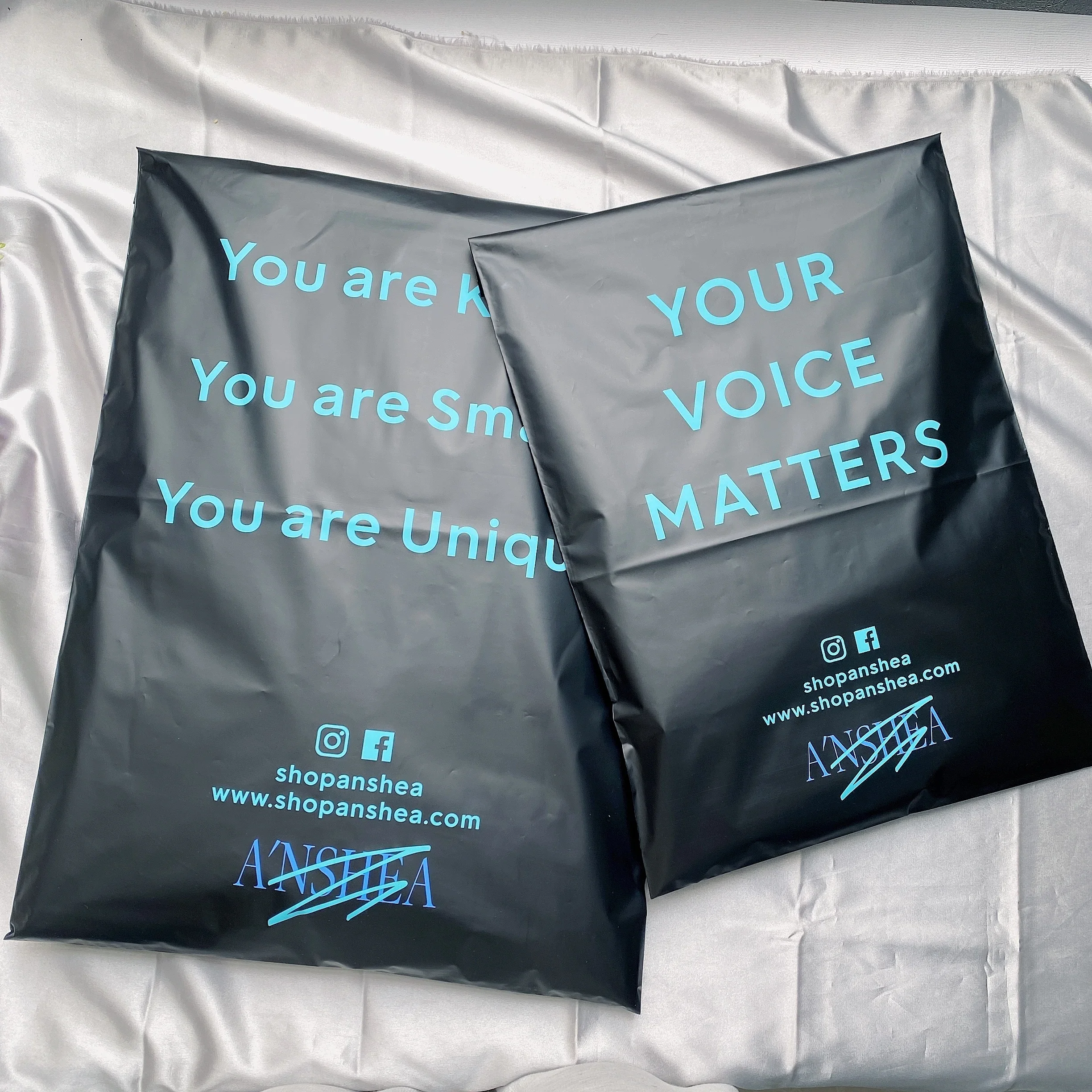 Black Matte Custom Printed  Express Shipping Bag Envelope Poly Mailer Plastic Courier Mailing Bag Mailing Mailers with Gold logo