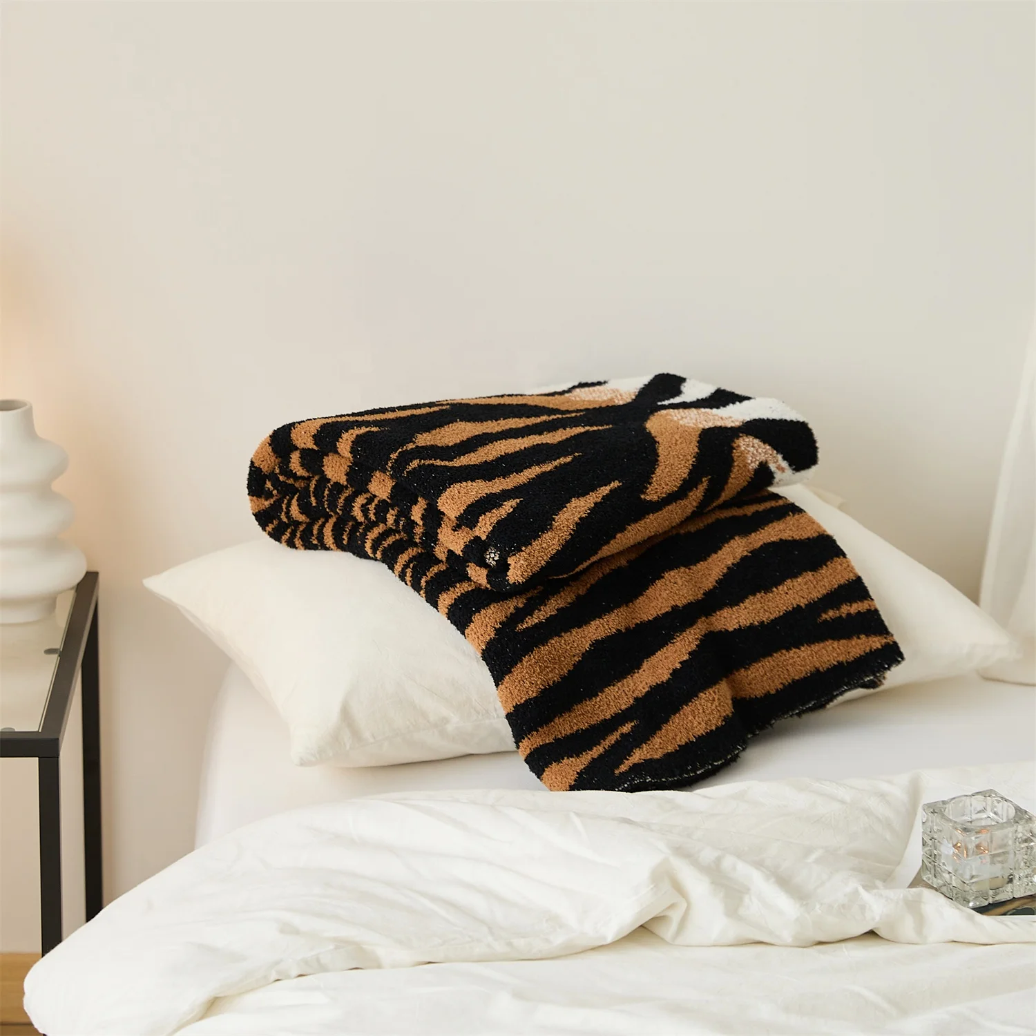 High Quality  Soft Warm 100% Polyester Leopard Print Knitted Throw Blanket For Home Decoration And Travel YPT factory