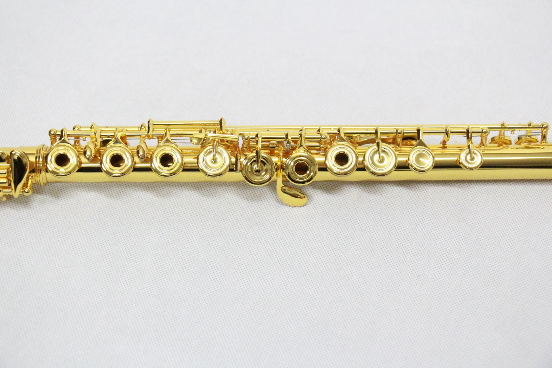 フルート プロフェッショナル パフォーマンス フルート C フルート フルート楽器 ユニバーサルプロフェッショナルパフォーマンスフルートCプラスE キーシルバーメッキオープンホールカーブ 初心者用フルート フルート楽器 フルート楽器 ニッケルシルバー合金 Cキー Eキー ... ニッケルシルバー合金 Cキー 初心者向けプロフェッショナルパフォーマンスフルート