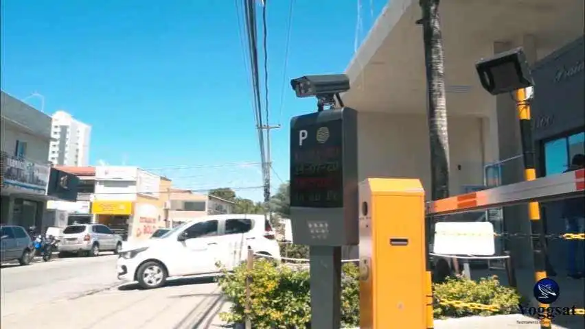 LPR Car Ticket Parking System with Automatic Parking Control for Parking Lot Management
