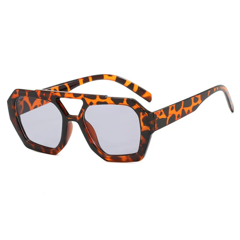 Shop Our 2024 Vintage Irregular Square Gradient Sunglasses display picture 2