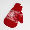 Rojo con copos de nieve blancos