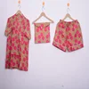 สีแดง