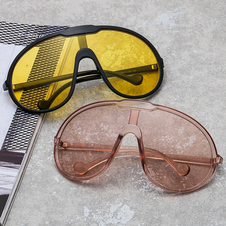Vintage Oversized Gradient Yellow Sunglasses for Women  display picture 3