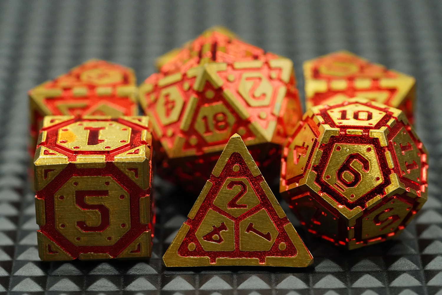 Custom Polyhedral 7 Piece Dice Sets Standard Size Gold Dice Set for Role Playing Table Board Games With Red Number supplier