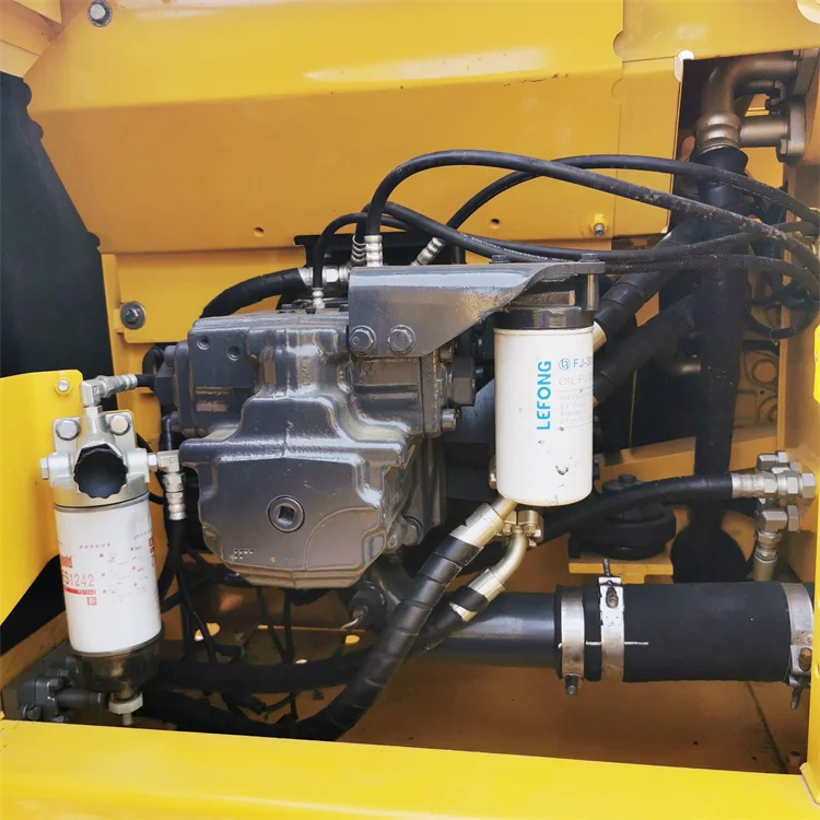 Original Japan Komatsu PC220 Excavator 22 Ton Crawler with 23 KG Operating Weight and 1 Bucket Capacity