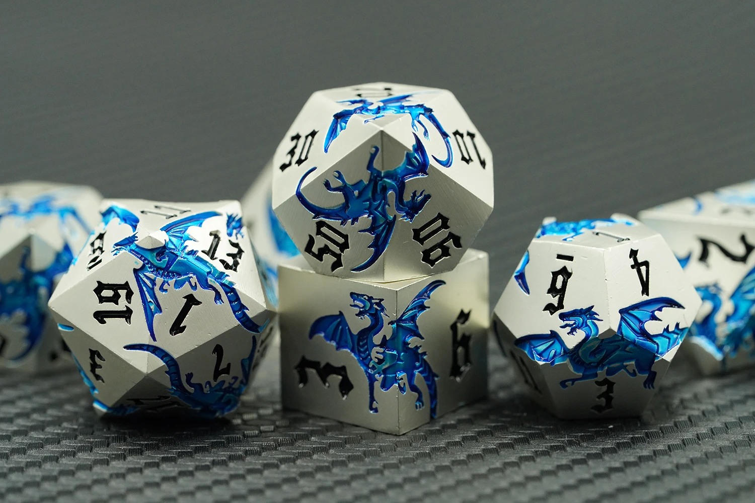 New Design Blue Dragon Dice Set Dnd Polygonal Sharp Edge Resin Dice Rpg Dungeon Checkerboard Game Custom Sharp Dice supplier