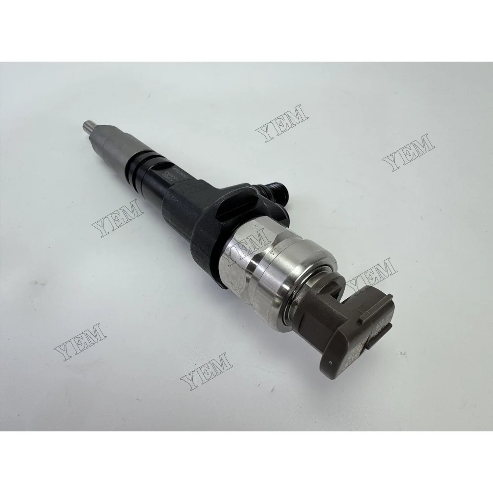 V2607 Injector 1J702-53053 for Kubota Standard Size Engine Parts 4