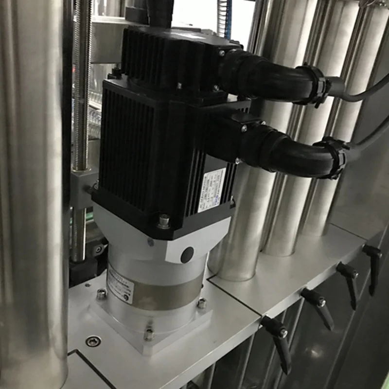 
 Машина для розлива жидкостей с серводвигателем пластиковых бутылок от производителя  