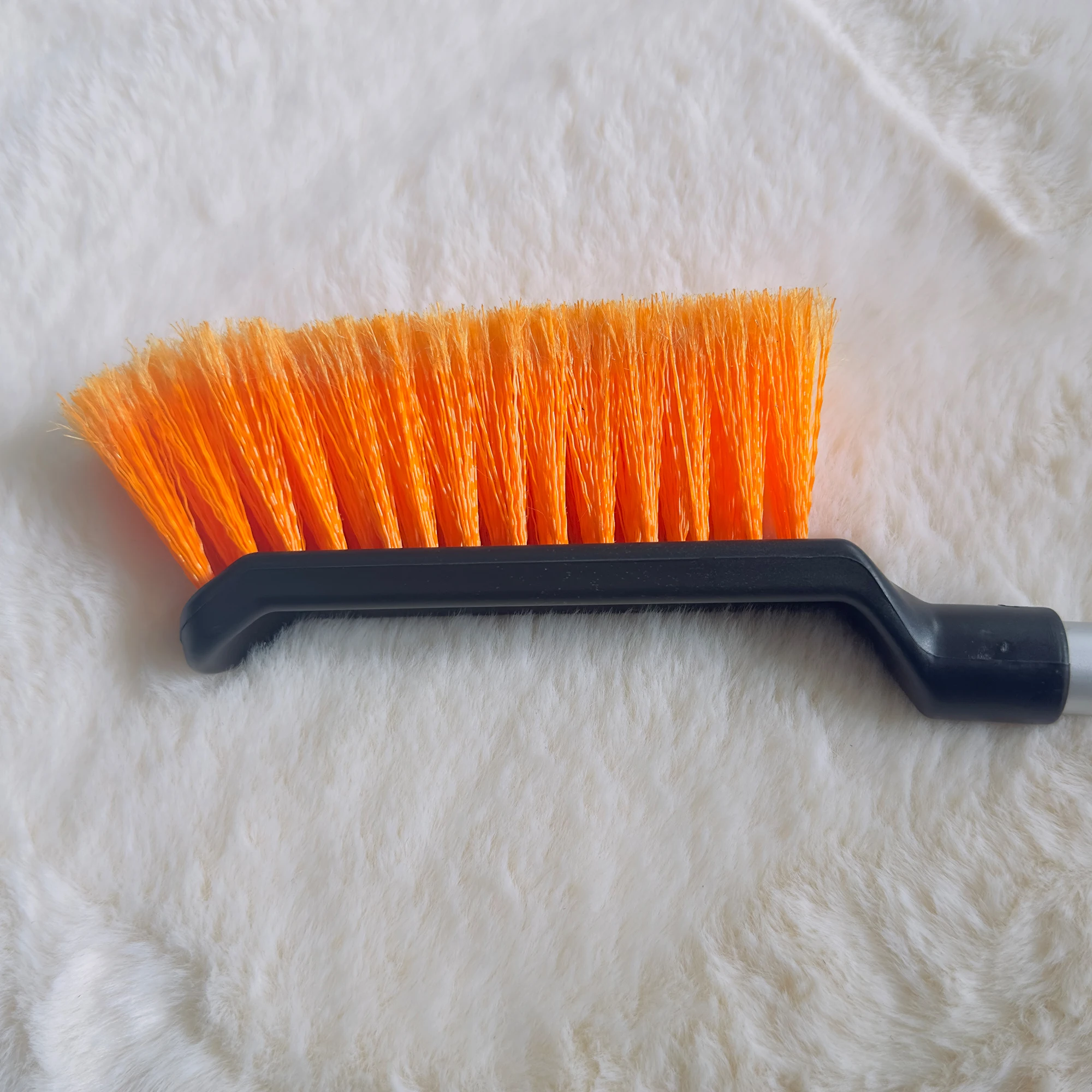 Щетка для уборки снега