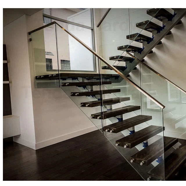 Современная напольная лестница для наружного использования деревянная ступенька со стеклянными перилами вилл