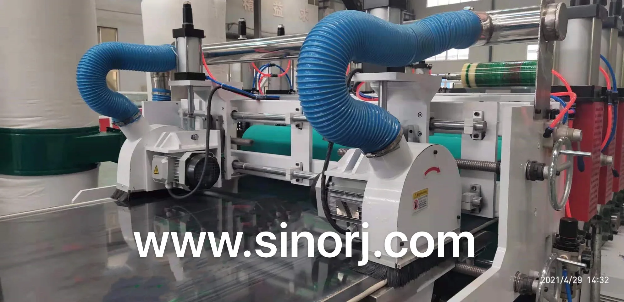 Машина для производства дверных панелей из ПВХ