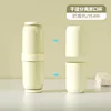 Cuatro tazas de leche amarilla