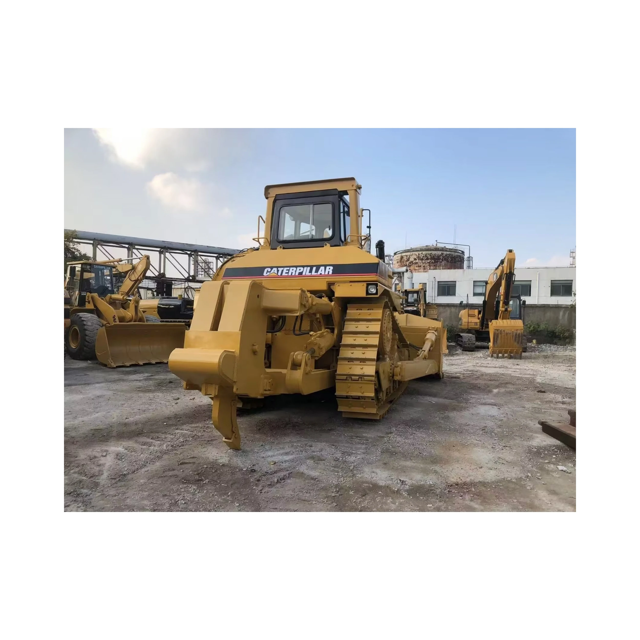 Гусеничный бульдозер