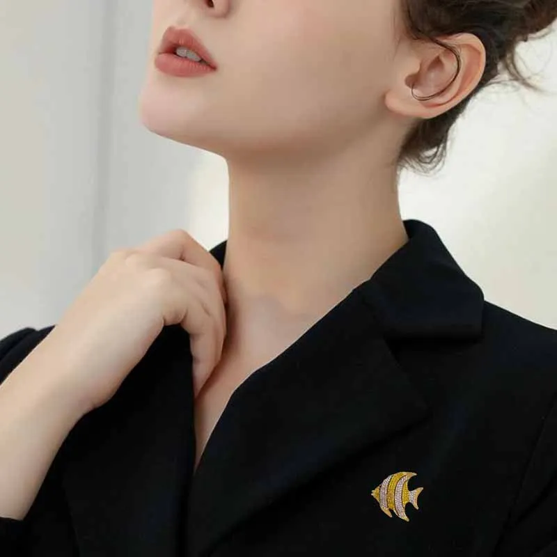 Hot Selling High-End Fashionable Diamond Inlaid Small Fish Brooch Alloy Animal Brooch Pin Scarf Buckle in Stock
