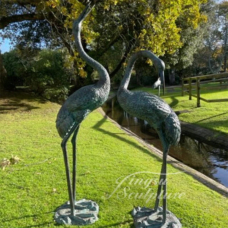 Outdoor Garden Decoration Custom Size Animal Swimming Pool Bronze Metal Sculpture Crane Heron