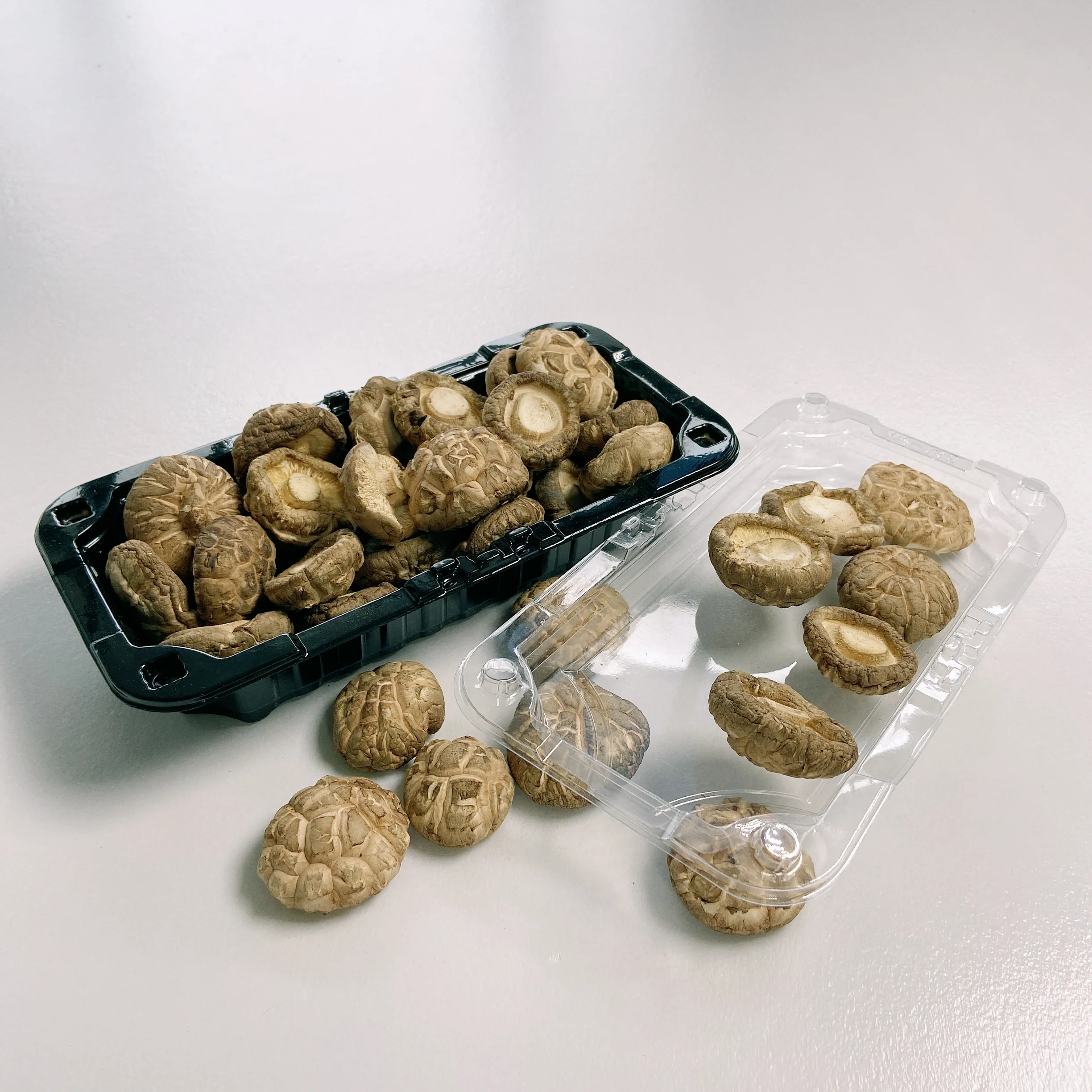 Китай, питательное и здоровое питание, высушенный гриб шиитаке с морской раковиной и трещинами