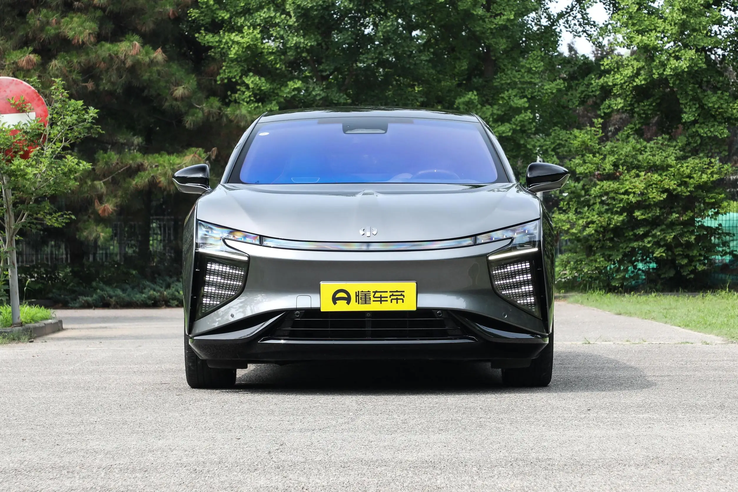 Chinese Car Used Fast Speed Longrange Allwheel Drive Electric Car
