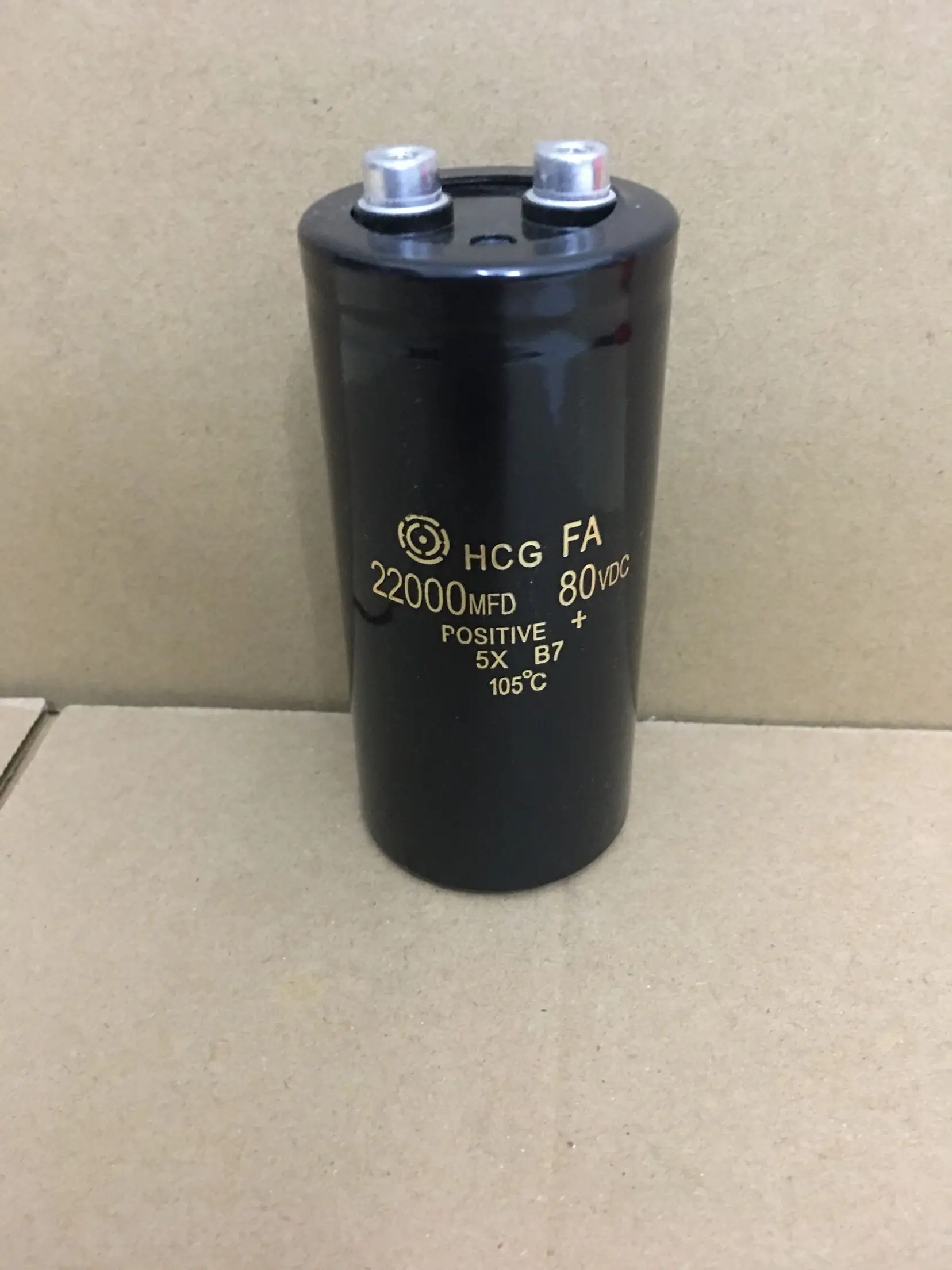 Condensador electrolítico 22000uF 100V, miniaturizado y versátil