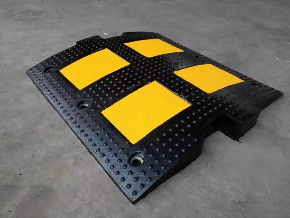 500X500X50mm High Intensity Yellow Black Heavy Duty Rubber Road Traffic Speed Bump details