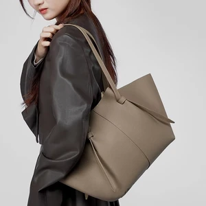 The First Layer of Cowhide Large Capacity Tote Bag Leather Women's Bag Fashion Bat Everything Hand Wing Bag