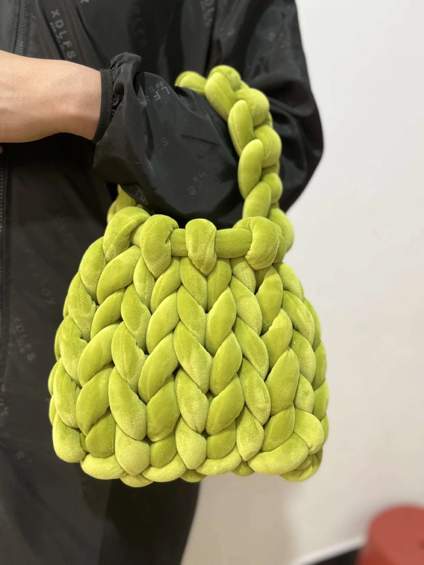 2023 New Arrival Fashion Cozy Tube Yarn Braid Handbag Handmade Knit