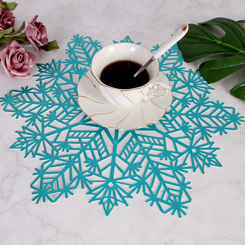 Custom Home Light Luxury Hollow Christmas Table Decoration coaster Plate Placemats PVC Hollow Snowflake Insulated Placemats