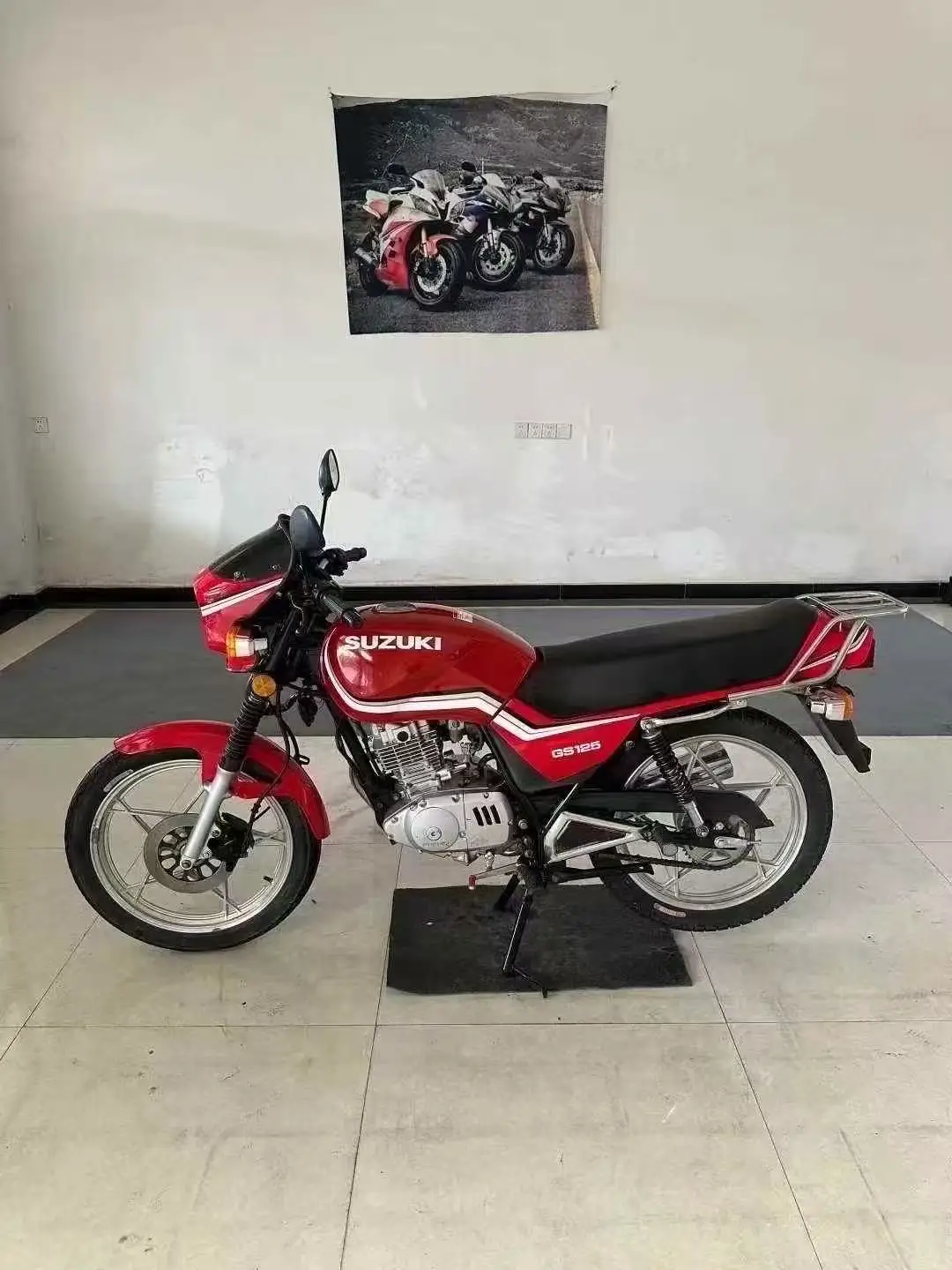 Suzuki GS125 Classic Commuter Motorcycle 124cc Air-Cooled Engine Suzuki GS125 Classic Commuter Motorcycle 124cc Air-Cooled Engine
