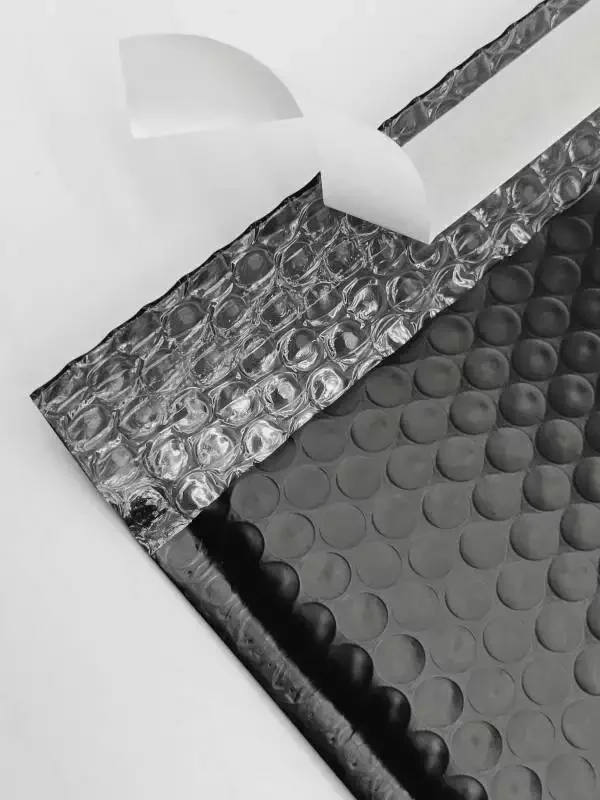 Custom Matt Color Black Bubble Poly Mailers 4x6 Mailing Envelope Poly Bubble Mailer Courier