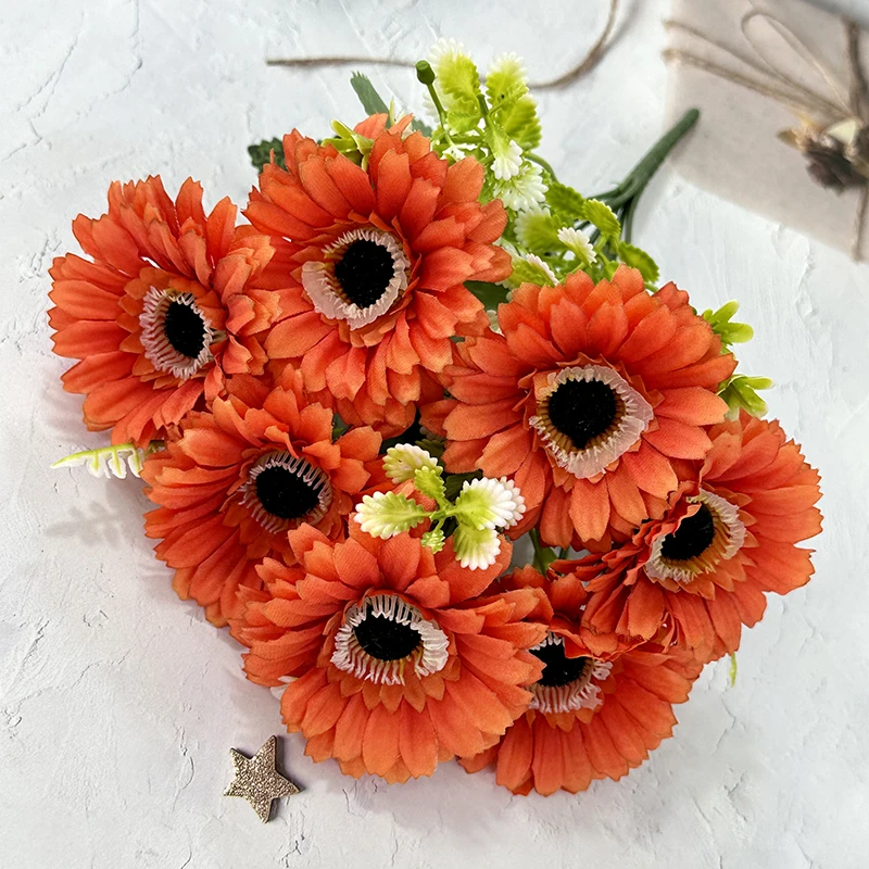 Die voordelle van die keuse van groot valse hydrangea.