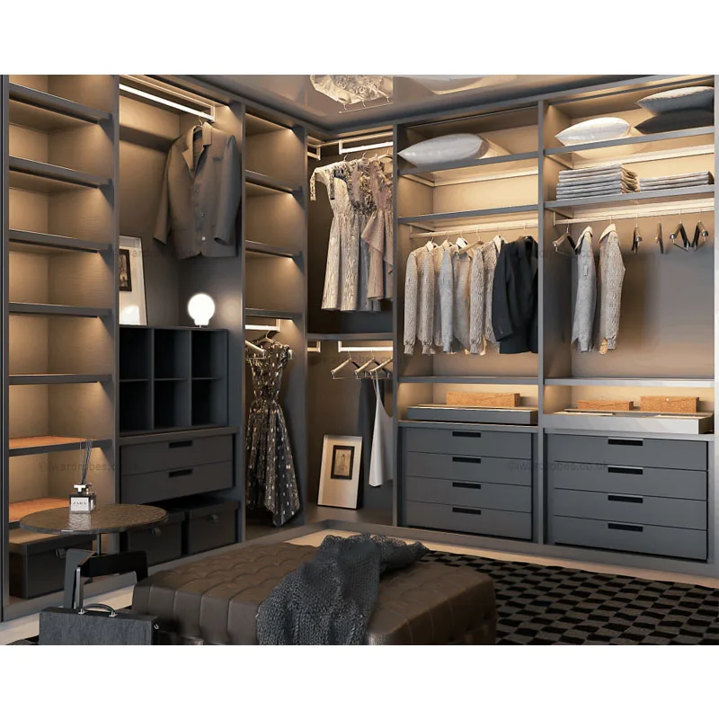 Luxuriöses Begehbares Ankleidezimmer Für Herren Aus Massiver Weißer Eiche – Schrank Und Garderobe
