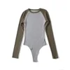 Gris con verde