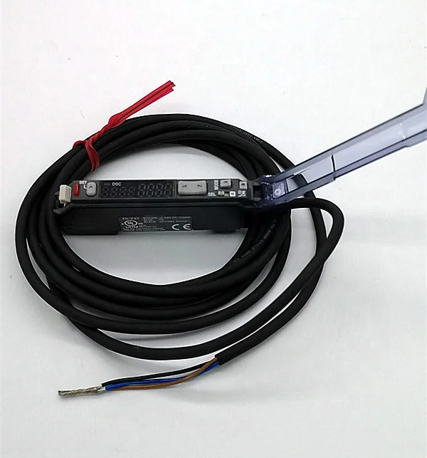 Keyence FS-V31 Digital Fiber Optic Sensor Fiber Amplifier with Cables 
