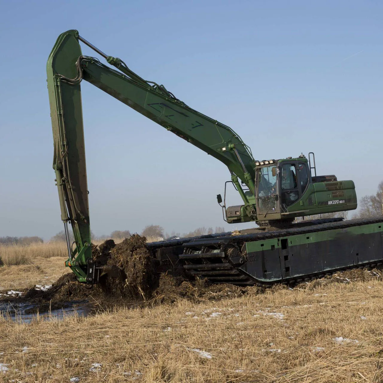 Suction Dredger Amphibious Dredging Excavator  With Cutter Head and Crawler and Floating